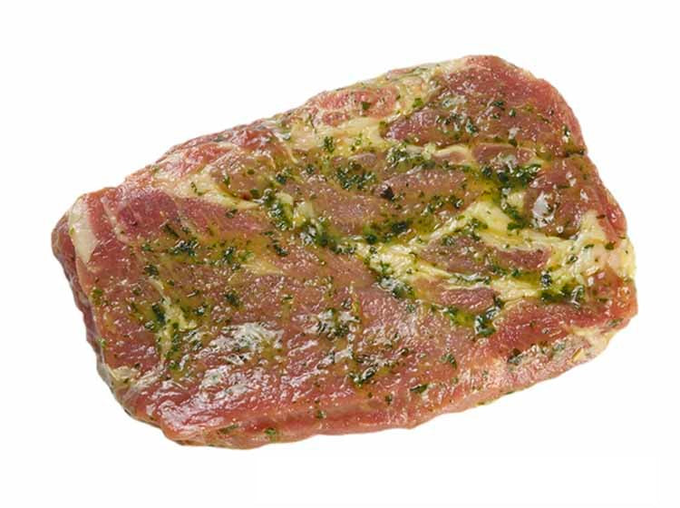 Nackensteak in Bärlauchmarinade